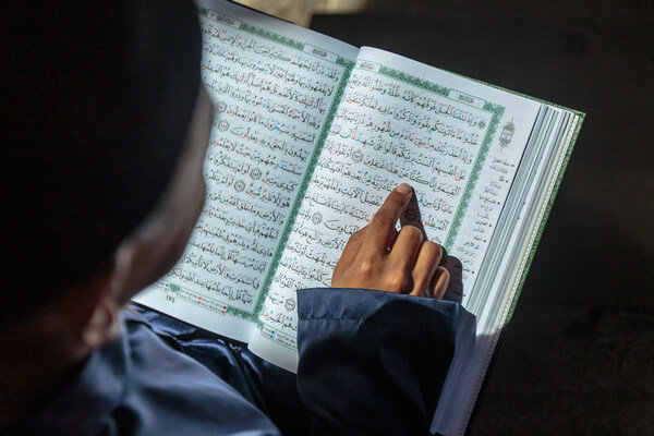 Child reading Quran