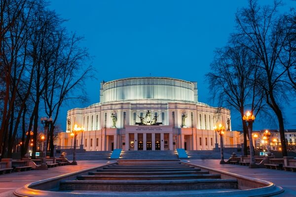 opera house Minsk - night view